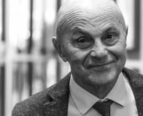 MAIN PHOTO ON HOMEPAGE - Eugene Fama_1000x700px_BW